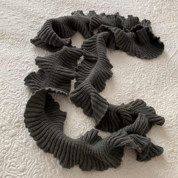 Sale!🛍️Gray Scarf - Picture 4 of 6